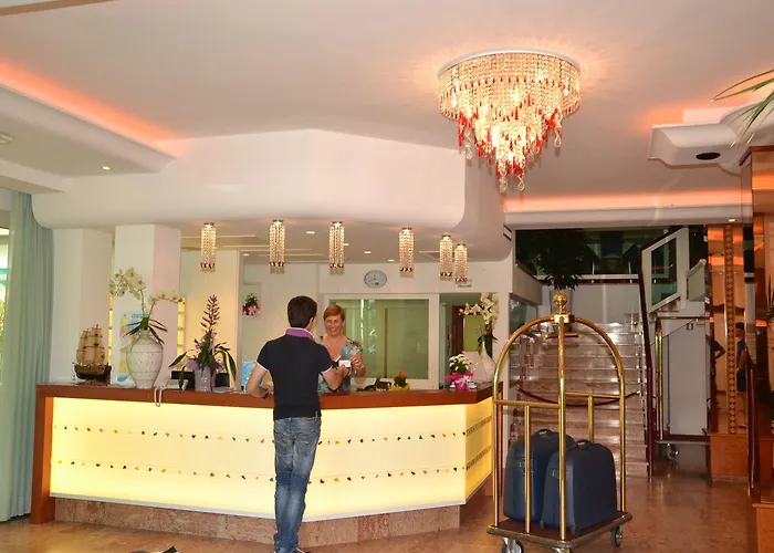 فندق Smeraldo 4*